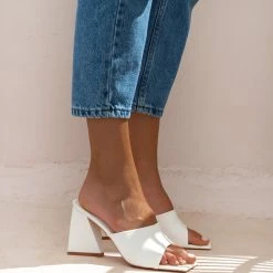 The Fashion Project Mules με τρίγωνο τακούνι - Λευκό -Γόβες Εκπτώσεις mules me trigwno takouni 100143 5lok
