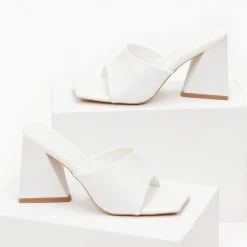 The Fashion Project Mules με τρίγωνο τακούνι - Λευκό -Γόβες Εκπτώσεις mules me trigwno takouni 100143 io1k