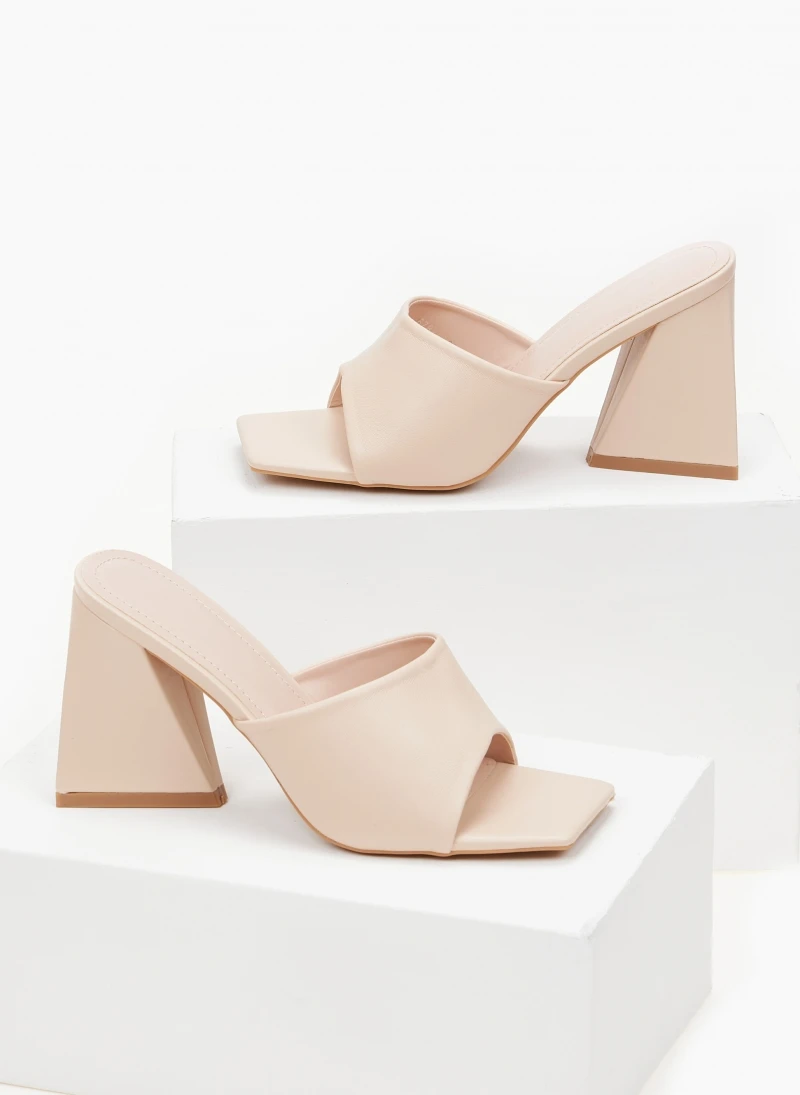 The Fashion Project Mules με τρίγωνο τακούνι - Μπεζ 3 The Fashion Project Mules με τρίγωνο τακούνι - Μπεζ - Image 3