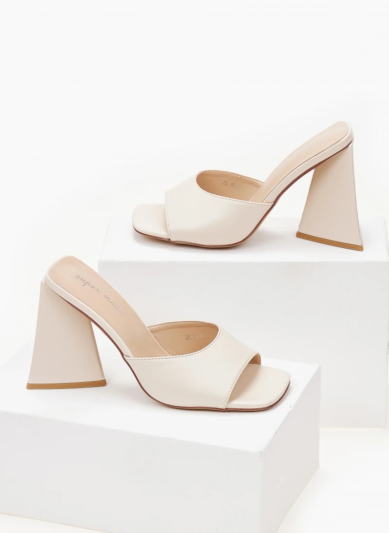 The Fashion Project Mules με τρίγωνο τακούνι - Μπεζ 2 The Fashion Project Mules με τρίγωνο τακούνι - Μπεζ - Image 2