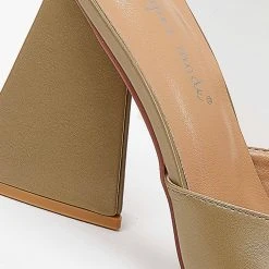 The Fashion Project Mules με τρίγωνο τακούνι - Λαδί -Γόβες Εκπτώσεις mules me trigwno takouni 102795 9v37