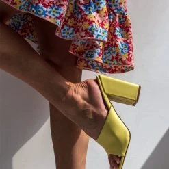 The Fashion Project Mules με χοντρό τακούνι - Κίτρινο 13 The Fashion Project Mules με χοντρό τακούνι - Κίτρινο -Γόβες Εκπτώσεις mules me xontro takouni 102627 zmc4