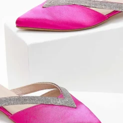 Mules σατέν με ανοίγματα και Strass Tfp - Φούξια 8 Mules σατέν με ανοίγματα και Strass Tfp - Φούξια -Γόβες Εκπτώσεις mules saten tfp me anoigmata kai strass 103371 tv89