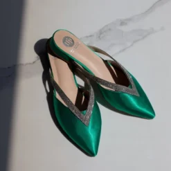 Mules σατέν με ανοίγματα και Strass Tfp - Σμαραγδί 15 Mules σατέν με ανοίγματα και Strass Tfp - Σμαραγδί -Γόβες Εκπτώσεις mules saten tfp me anoigmata kai strass 103372 7ckc