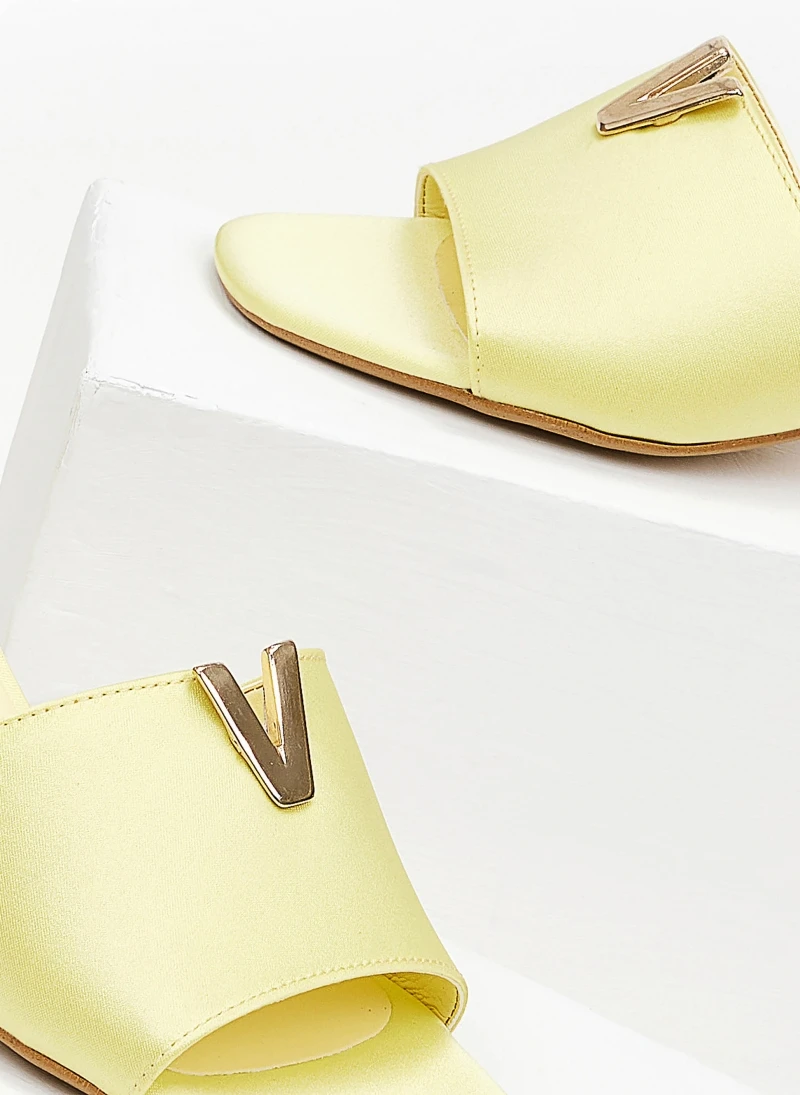 Mules σατέν με μεταλλικό στοιχείο Tfp - Κίτρινο 2 Mules σατέν με μεταλλικό στοιχείο Tfp - Κίτρινο - Image 2