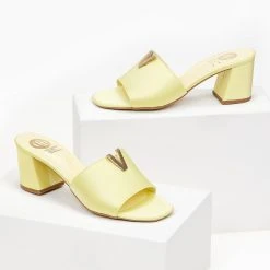 Mules σατέν με μεταλλικό στοιχείο Tfp - Κίτρινο 6 Mules σατέν με μεταλλικό στοιχείο Tfp - Κίτρινο -Γόβες Εκπτώσεις mules saten tfp me metalliko stoixeio 100388 c48n