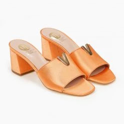 Mules σατέν με μεταλλικό στοιχείο Tfp - Πορτοκαλί 7 Mules σατέν με μεταλλικό στοιχείο Tfp - Πορτοκαλί -Γόβες Εκπτώσεις mules saten tfp me metalliko stoixeio 100393 6xp8