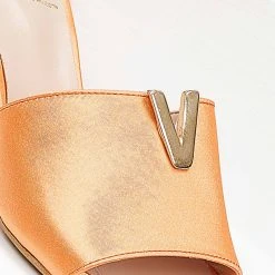 Mules σατέν με μεταλλικό στοιχείο Tfp - Πορτοκαλί 6 Mules σατέν με μεταλλικό στοιχείο Tfp - Πορτοκαλί -Γόβες Εκπτώσεις mules saten tfp me metalliko stoixeio 100393 v5lc