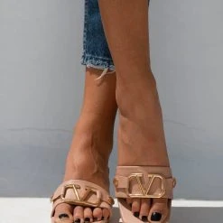 The Fashion Project Mules σε καρέ γραμμή με μεταλλικό διακοσμητικό - Nude