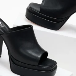 Mules με χοντρό ιδιαίτερο τακούνι Tfp - Μαύρο 9 Mules με χοντρό ιδιαίτερο τακούνι Tfp - Μαύρο -Γόβες Εκπτώσεις mules tfp me xontro idiaitero takouni 103966 kw2n