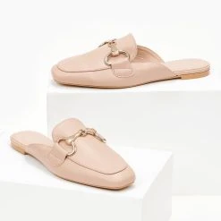 The Fashion Project Mules Flat με μεταλλικό διακοσμητικό - Nude -Γόβες Εκπτώσεις mules xwris takouni me metalliko diakosmitiko 99782 sskz