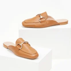 The Fashion Project Mules Flat με μεταλλικό διακοσμητικό - Κάμελ -Γόβες Εκπτώσεις mules xwris takouni me metalliko diakosmitiko 99783 8a02