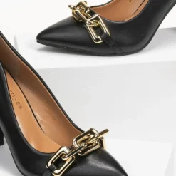 The Fashion Project Γόβες μυτερές με αλυσίδα - Μαύρο -Γόβες Εκπτώσεις muteres goves me alusida 95636 5wui 1