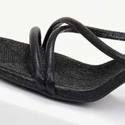 The Fashion Project Πέδιλα Glitter με στρογγυλά λουράκια - Μαύρο 9 The Fashion Project Πέδιλα Glitter με στρογγυλά λουράκια - Μαύρο -Γόβες Εκπτώσεις pedila glitter me stroggula lourakia 102020 a3yp