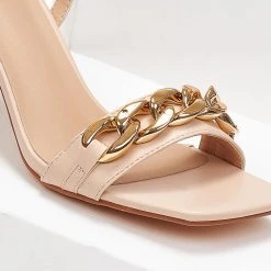 The Fashion Project Πέδιλα καρέ με αλυσίδα - Μπεζ -Γόβες Εκπτώσεις pedila kare me alusida 101899 h3kl