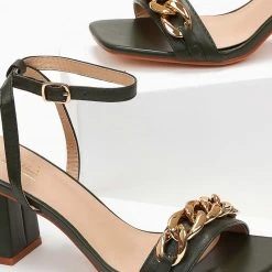 The Fashion Project Πέδιλα καρέ με αλυσίδα - Λαδί -Γόβες Εκπτώσεις pedila kare me alusida 101900 apsk