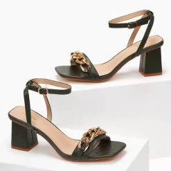 The Fashion Project Πέδιλα καρέ με αλυσίδα - Λαδί -Γόβες Εκπτώσεις pedila kare me alusida 101900 u6ly