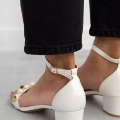 The Fashion Project Πέδιλα καρέ με μεταλλικά στοιχεία - Λευκό -Γόβες Εκπτώσεις pedila kare me metallika stoixeia 99901 r5wh