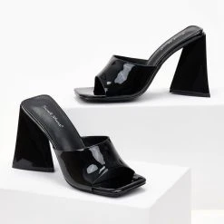 The Fashion Project Mules λουστρίνι με φαρδιά φάσα - Μαύρο 11 The Fashion Project Mules λουστρίνι με φαρδιά φάσα - Μαύρο -Γόβες Εκπτώσεις pedila loustrini me fardia fasa 101452 5mgw