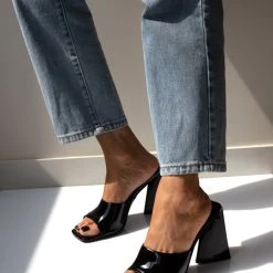 The Fashion Project Mules λουστρίνι με φαρδιά φάσα - Μαύρο 10 The Fashion Project Mules λουστρίνι με φαρδιά φάσα - Μαύρο -Γόβες Εκπτώσεις pedila loustrini me fardia fasa 101452 j2yz 1