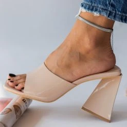 The Fashion Project Mules λουστρίνι με φαρδιά φάσα - Nude -Γόβες Εκπτώσεις pedila loustrini me fardia fasa 101453 k46y