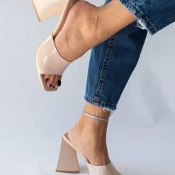 The Fashion Project Mules λουστρίνι με φαρδιά φάσα - Nude -Γόβες Εκπτώσεις pedila loustrini me fardia fasa 101453 spg5 1