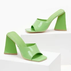 The Fashion Project Mules λουστρίνι με φαρδιά φάσα - Λαχανί -Γόβες Εκπτώσεις pedila loustrini me fardia fasa 101455 vw0c