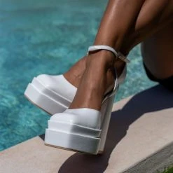 The Fashion Project Πέδιλα με διπλή φιάπα και μπαρέτα - Λευκό -Γόβες Εκπτώσεις pedila me dipli fiapa kai mpareta 103643 anwg 1