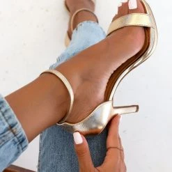 Πέδιλα με φιάπα VIZZANO 6210.655 - Χρυσό