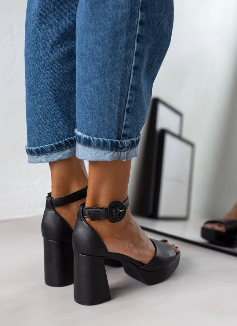 Πέδιλα με φιάπα VIZZANO 6472.103 - Μαύρο 1 Πέδιλα με φιάπα VIZZANO 6472.103 - Μαύρο