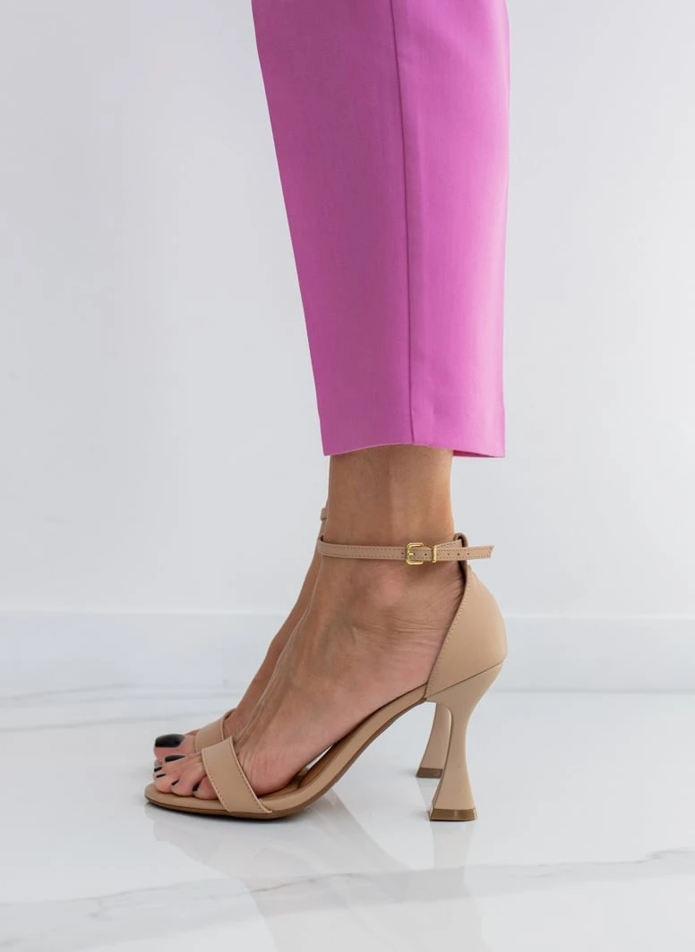 Πέδιλα με κλειστή φτέρνα και μπαρέτα VIZZANO 6462.101 - Μπεζ 1 Πέδιλα με κλειστή φτέρνα και μπαρέτα VIZZANO 6462.101 - Μπεζ