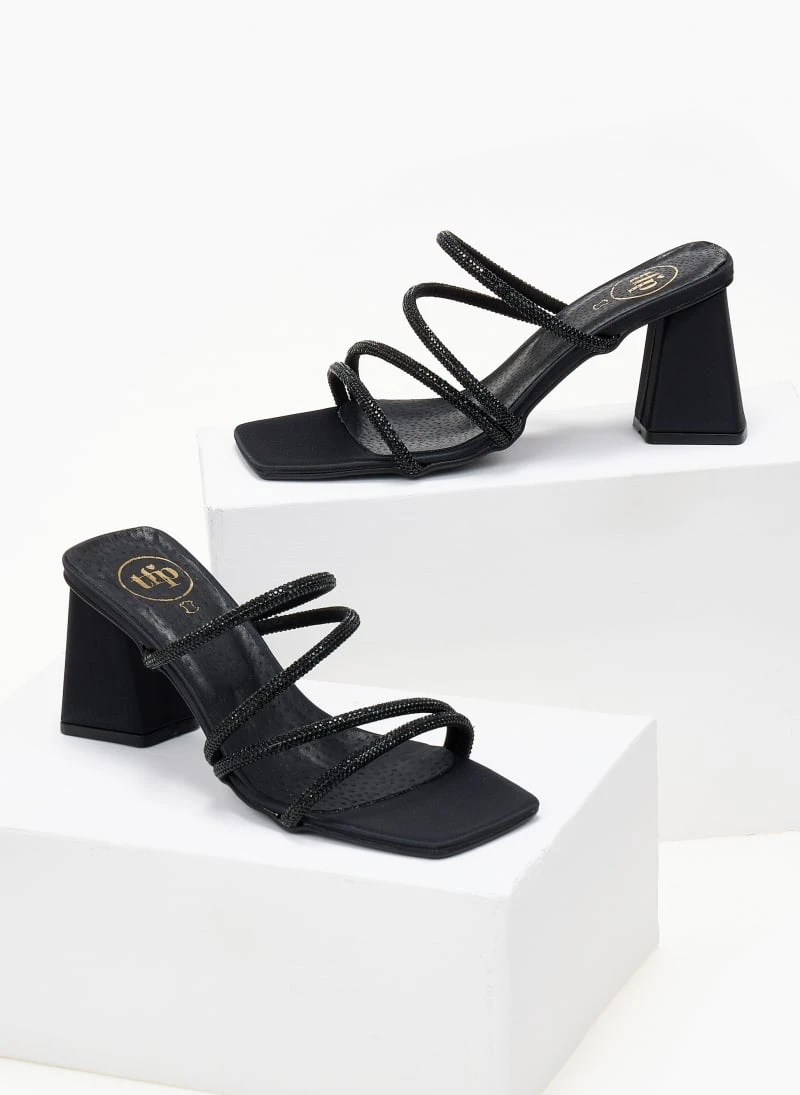 TFP Πέδιλα με λεπτές σειρές Strass - Μαύρο 2 TFP Πέδιλα με λεπτές σειρές Strass - Μαύρο - Image 2