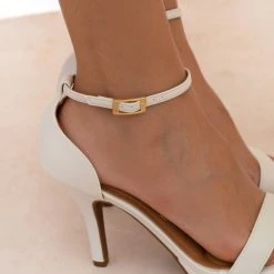 Πέδιλα με λεπτή φιάπα VIZZANO 6210.655 - Λευκό