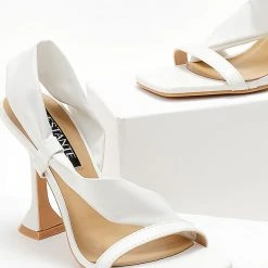 The Fashion Project Πέδιλα με μαλακή λοξή φάσα - Λευκό -Γόβες Εκπτώσεις pedila me malaki loksi fasa 104652 75ph