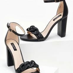 The Fashion Project Πέδιλα με ματ αλυσίδα - Μαύρο -Γόβες Εκπτώσεις pedila me mat alusida 99748 knpo 1