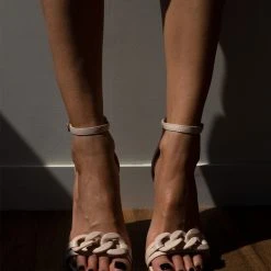 The Fashion Project Πέδιλα με ματ αλυσίδα - Μπεζ -Γόβες Εκπτώσεις pedila me mat alusida 99749 49mk