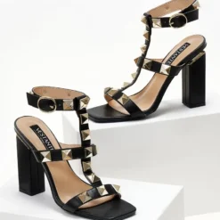 The Fashion Project Πέδιλα με μπαρέτα και μεταλλικά τρουκς - Μαύρο 9 The Fashion Project Πέδιλα με μπαρέτα και μεταλλικά τρουκς - Μαύρο -Γόβες Εκπτώσεις pedila me mpareta kai metallika trouks 104642 gktd