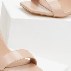 The Fashion Project Πέδιλα με ψηλό τετράγωνο τακούνι - Nude 6 The Fashion Project Πέδιλα με ψηλό τετράγωνο τακούνι - Nude -Γόβες Εκπτώσεις pedila me psilo tetragwno takouni 100340 3cy3