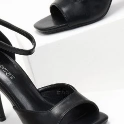 The Fashion Project Πέδιλα με μπαρέτα - Μαύρο -Γόβες Εκπτώσεις pedila metallize me mpareta 106903 g8l8