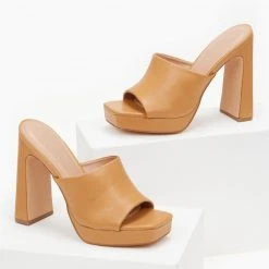 The Fashion Project Mules με χωστή φάσα - Κάμελ 12 The Fashion Project Mules με χωστή φάσα - Κάμελ -Γόβες Εκπτώσεις pedila mules me xwsti fasa 100307 wke0