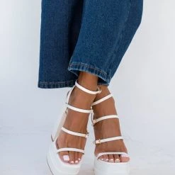 The Fashion Project Πέδιλα Platform λουστρίνι με λεπτά λουράκια - Λευκό -Γόβες Εκπτώσεις pedila platform loustrini me lepta lourakia 103911 4uh8