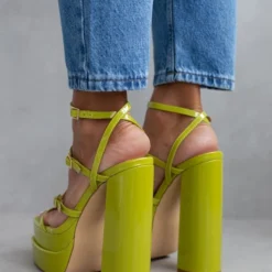 The Fashion Project Πέδιλα Platform λουστρίνι με λεπτά λουράκια - Λαχανί -Γόβες Εκπτώσεις pedila platform loustrini me lepta lourakia 103915 ndgr