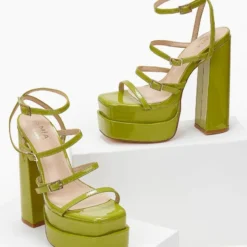 The Fashion Project Πέδιλα Platform λουστρίνι με λεπτά λουράκια - Λαχανί -Γόβες Εκπτώσεις pedila platform loustrini me lepta lourakia 103915 wjfm