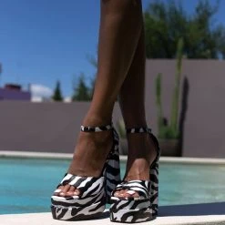 The Fashion Project Πέδιλα Platform με Animal Print - Zebra 13 The Fashion Project Πέδιλα Platform με Animal Print - Zebra -Γόβες Εκπτώσεις pedila platform me animal print 104238 na6o