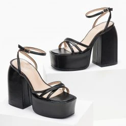 The Fashion Project Πέδιλα Platform με μπαρέτα - Μαύρο 10 The Fashion Project Πέδιλα Platform με μπαρέτα - Μαύρο -Γόβες Εκπτώσεις pedila platform me mpareta 103655 two5