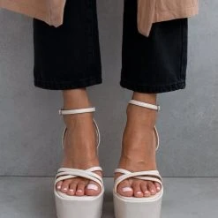 The Fashion Project Πέδιλα Platform με μπαρέτα - Μπεζ -Γόβες Εκπτώσεις pedila platform me mpareta 103656 hsuf 1