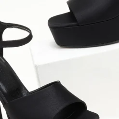 Πέδιλα Platform με μπαρέτα TFP - Μαύρο 18 Πέδιλα Platform με μπαρέτα TFP - Μαύρο -Γόβες Εκπτώσεις pedila platform me mpareta tfp 107798 1vrc