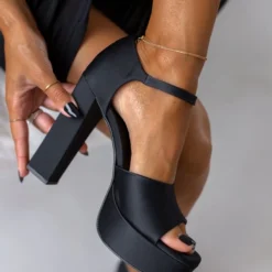 Πέδιλα Platform με μπαρέτα TFP - Μαύρο 16 Πέδιλα Platform με μπαρέτα TFP - Μαύρο -Γόβες Εκπτώσεις pedila platform me mpareta tfp 107798 uxek