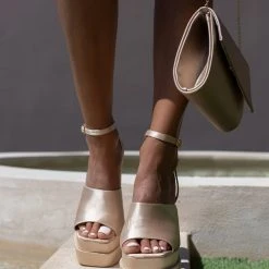 The Fashion Project Πέδιλα Platform σατέν με φαρδιά φάσα - Μπεζ 13 The Fashion Project Πέδιλα Platform σατέν με φαρδιά φάσα - Μπεζ -Γόβες Εκπτώσεις pedila platform saten me fardia fasa 103892 aowt 1