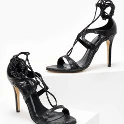 Πέδιλα Tfp με κορδόνια και ανάγλυφο σχέδιο - Μαύρο -Γόβες Εκπτώσεις pedila tfp me kordonia kai anaglufo sxedio 101388 41e1